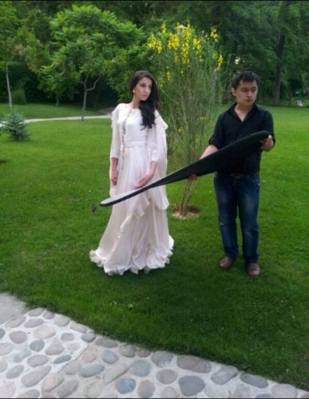 Амира Алибековадан тез кунда янги клип