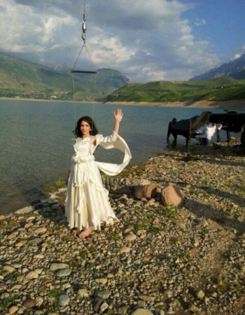 Амира Алибековадан тез кунда янги клип