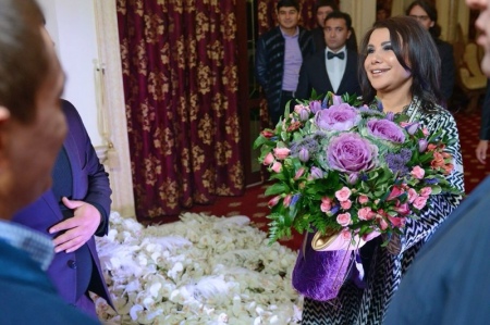 Юлдуз Усмонованинг таваллуд кунидан