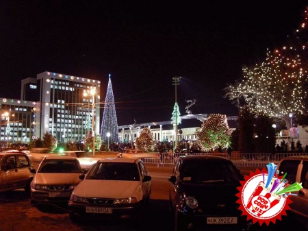 Бош арчамиз болаларга қувонч бағишламоқда.