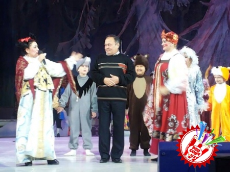 Янги йил томошалари давом этмоқда