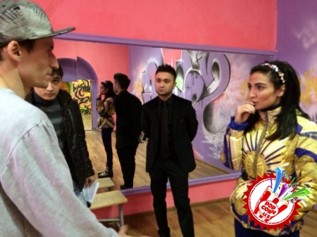 Шоҳруҳхон  репетицияда.