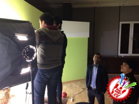 “Божалар” гуруҳидан “Тўйлар муборак” видео талқинида.