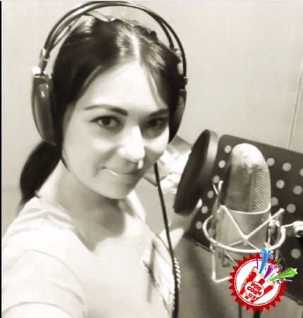 Динейра шарқона оҳанглар билан.