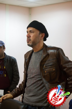 Юлдуз Усмонова баҳор айёмига туҳфа тайёрламоқда