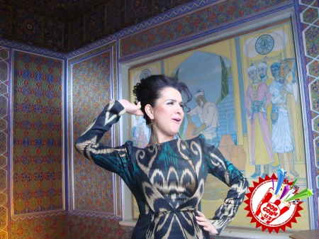 Нилуфар Усмонова чапани халқига бўлган меҳрини қўшиққа муҳрлади