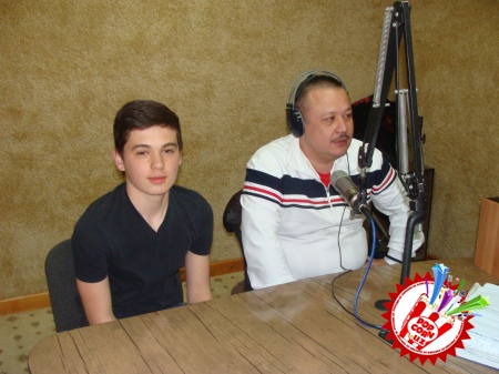 Ёш ҳонанда Далер \"Ўзбегим Таронаси\" радиосига ташриф буюрди