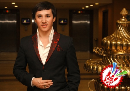 ШЕРБЕК ШОДИЕВ ҚЎШИҒИНИ БАРЧА ҚИЗЛАРГА БАҒИШЛАДИ