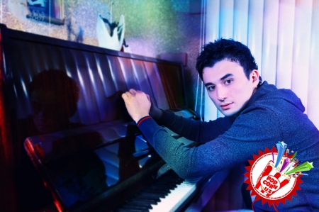 Улуғбек Раҳматуллаев машҳур қўшиғини қайта куйлайди