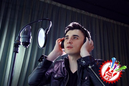 Улуғбек Раҳматуллаев машҳур қўшиғини қайта куйлайди