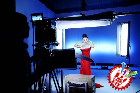 Нилуфар Усмонова "Куйла" дея янги видеоклип суратга олдирди