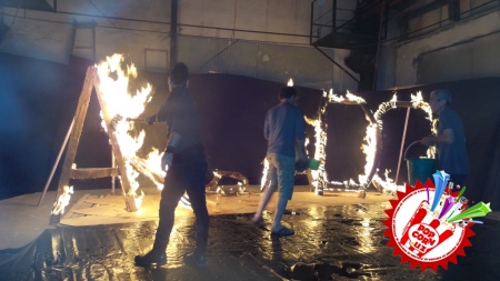 Отабек Муталхўжаев клип суратга олиш жараёнида ёнғин ичида қолди