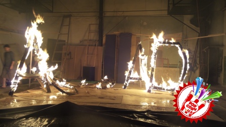 Отабек Муталхўжаев клип суратга олиш жараёнида ёнғин ичида қолди