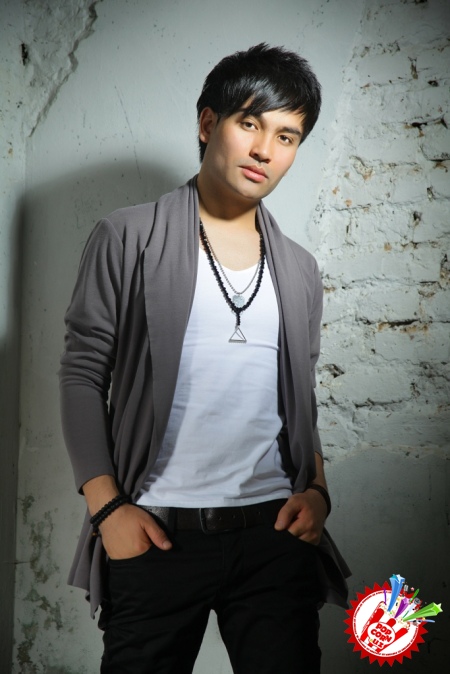 Элёрбек кетма-кет янги тароналар ёзиш билан банд