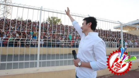 Улуғбек Раҳматуллаев вилоятлар бўйлаб концерт дастурларини тақдим этмоқда