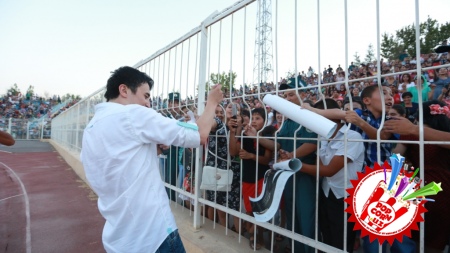 Улуғбек Раҳматуллаев вилоятлар бўйлаб концерт дастурларини тақдим этмоқда