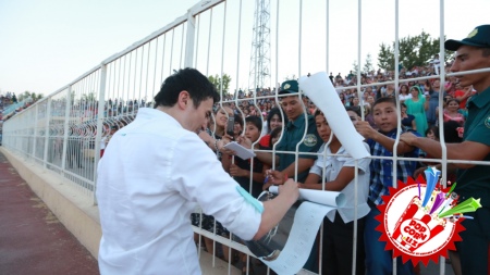 Улуғбек Раҳматуллаев вилоятлар бўйлаб концерт дастурларини тақдим этмоқда