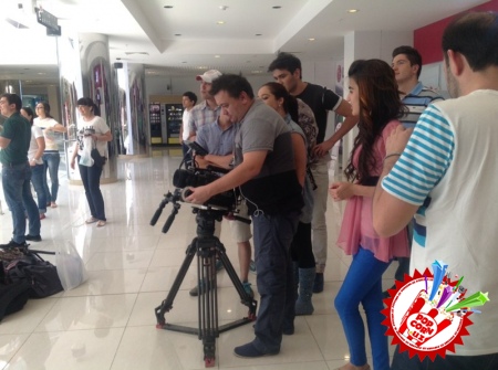 Шоҳруҳхон янги видео тайёрламоқда