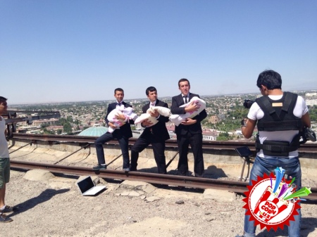 Жаҳонгир Позилжонов оталик бахти ҳақида қўшиқ куйлади