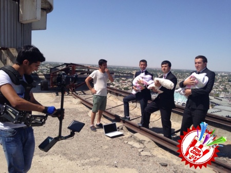 Жаҳонгир Позилжонов оталик бахти ҳақида қўшиқ куйлади