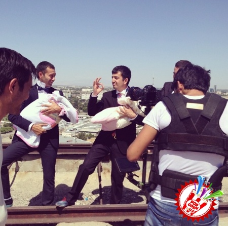 Жаҳонгир Позилжонов оталик бахти ҳақида қўшиқ куйлади