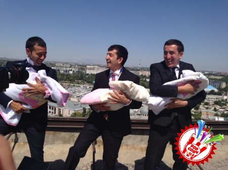 Жаҳонгир Позилжонов оталик бахти ҳақида қўшиқ куйлади