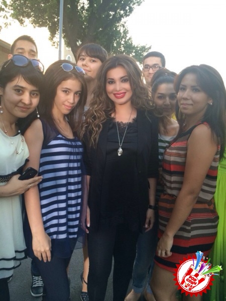 Райхон янги видео тайёрламоқда