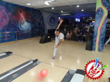 “Ўзбегим Таронаси” радиоси юлдузлар билан боулинг мусобақасини ўтказди