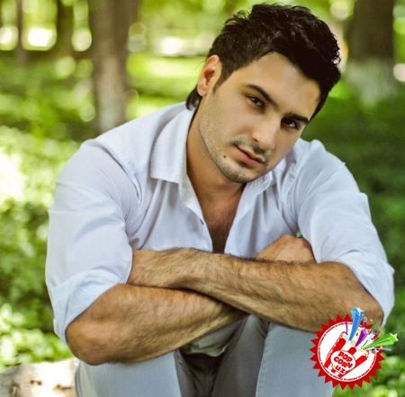 Отабек Муталхўжаев икки хил йўналишда ва икки хил кайфиятда қўшиқ тайёрламоқда