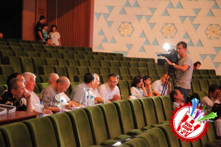 Жонли ижродаги қўшиқлар танловида хонандалар ғолиблик учун курашдилар