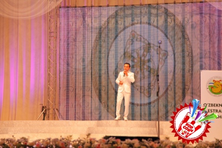 Жонли ижродаги қўшиқлар танловида хонандалар ғолиблик учун курашдилар