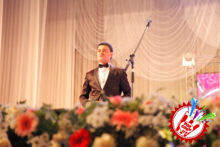 Жонли ижродаги қўшиқлар танловида хонандалар ғолиблик учун курашдилар