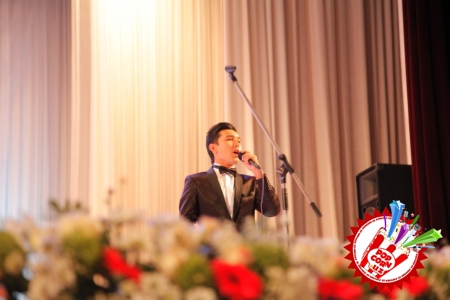 Жонли ижродаги қўшиқлар танловида хонандалар ғолиблик учун курашдилар