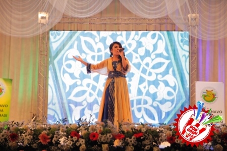 Жонли ижродаги қўшиқлар танловида хонандалар ғолиблик учун курашдилар