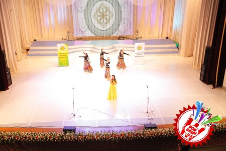 Жонли ижродаги қўшиқлар танловида хонандалар ғолиблик учун курашдилар