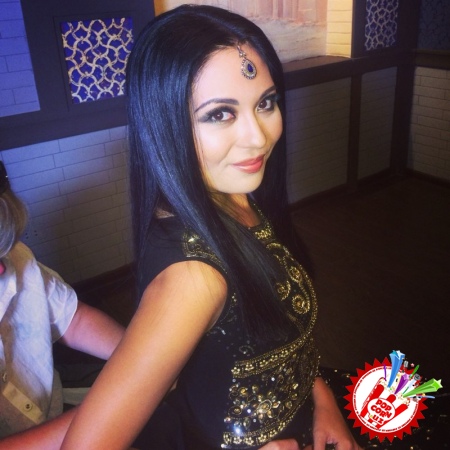 Динейра мухлислари учун янги туҳфа тайёрламоқда