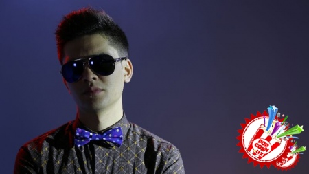 Шоҳзамон бу сафар “Қўзигул”га қўшиқ куйлади