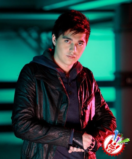 Фарруҳ Комиловдан рақсбоп таронани қарши олинг!