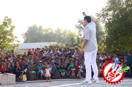 Халқ нима учун уни севади? Талантми ёки омадми? Ўзбекистонда хизмат кўрсатган артист Сардор Раҳимхоннинг Наманган вилояти бўйлаб гастроль сафаридан бугунги тафсилотлар.