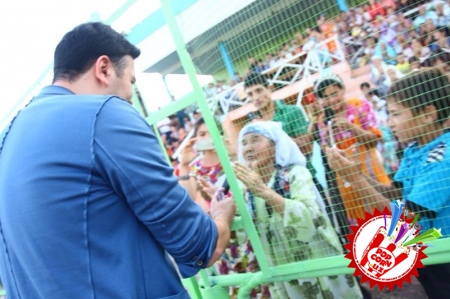 Сардор Раҳимхоннинг Наманган шаҳри бўйлаб гастроль сафарининг охирги якунловчи куни.