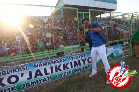 Сардор Раҳимхоннинг Наманган шаҳри бўйлаб гастроль сафарининг охирги якунловчи куни.