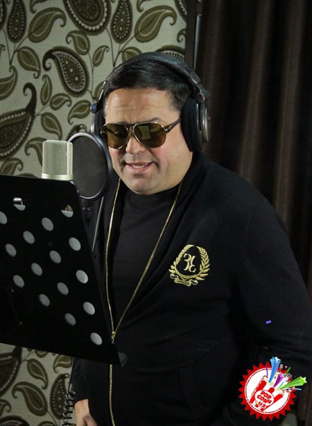 Рашид Ҳолиқов классик тароналарни қайта куйламоқда