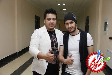 Сарвар ва Комил Бухоро шахри бўйлаб яккахон гала концертини ўтказиб қайтдишди