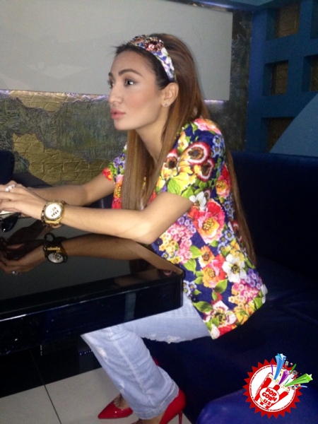 Эстрадамизнинг энг ёрқин юлдузи Муниса Ризаеванинг яккахон концерт дастури олдидан матбуот анжумани бўлиб ўтди