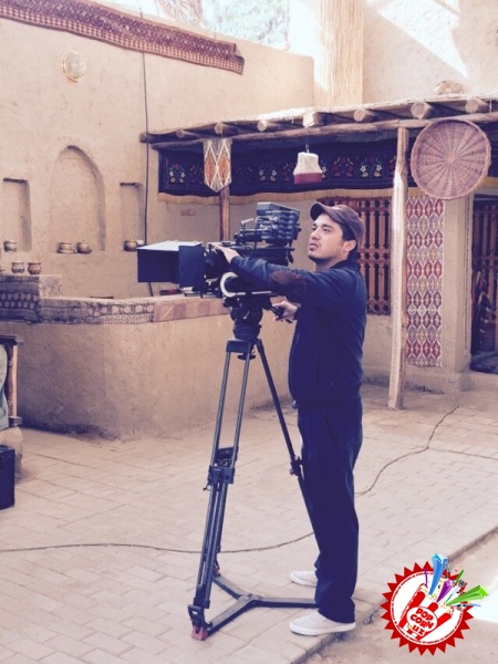 Дилшод Ҳоликов мухлислари учун туҳфа тайёрламоқда