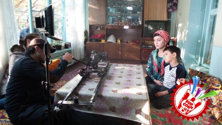 Ҳаётий воқеаларни акс эттирган видеоклипдан фоторепортаж \"Онамни йиғлатманглар\"... тез кунда..