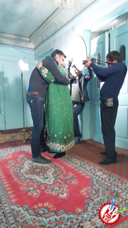 Ҳаётий воқеаларни акс эттирган видеоклипдан фоторепортаж \"Онамни йиғлатманглар\"... тез кунда..