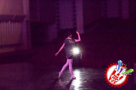 Эртага концерт дейдиган кун...хонанда тунгга қадар репетиция жараёнларини тўхтатмади