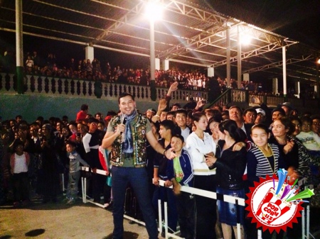 У ҳамиша мухлислари кўнглини олишга ҳаракат қилади.