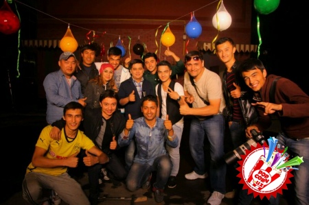 ЎЗбекистонда хизмат кўрсатган артист Илҳом Фармоновдан янги видеоклип “Қизил шапкача”